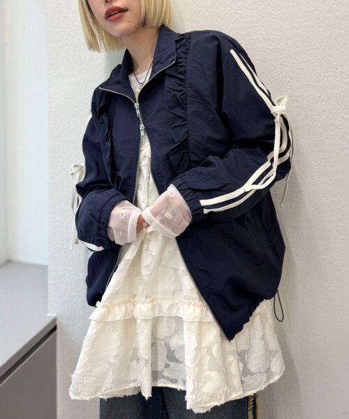 w closet(ダブルクローゼット)の「フリルナイロンブルゾン(ブルゾン・レディース・ピンク/ネイビー/アイボリー・SMALL/MEDIUM)」の14枚目の写真