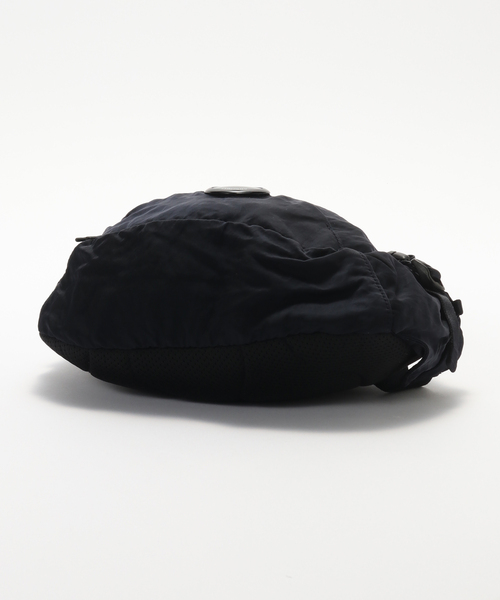 C.P. COMPANY（シーピーカンパニー）の「C.P.Company / シーピーカンパニー NYLON B WAISTBAG（ボディバッグ/ウエストポーチ・メンズ・ブラック/カーキ/ネイビー・FREE）」の9枚目の写真