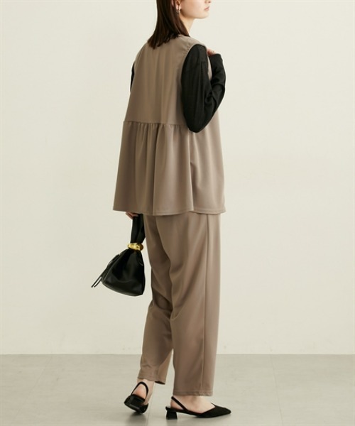 nissen（ニッセン）の「２点セット（ペプラムジレ＋テーパードパンツ）（カバーオール・レディース・モカ/ブラック・M/L）」の15枚目の写真