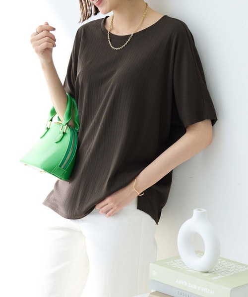 Viola e Viola(ヴィオラエヴィオラ)の「ひんやりランダムテレコドルマントップス(Tシャツ/カットソー・レディース・フューシャピンク/ブラック/ブルーグリーン/ブラウン/モカ・LL/L/M)」の3枚目の写真