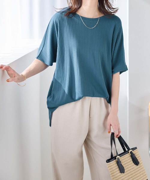 Viola e Viola(ヴィオラエヴィオラ)の「ひんやりランダムテレコドルマントップス(Tシャツ/カットソー・レディース・フューシャピンク/ブラック/ブルーグリーン/ブラウン/モカ・LL/L/M)」の9枚目の写真