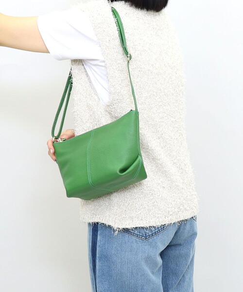 COOCO(クーコ)の「【牛革】シュリンクレザー台形ポシェット(ショルダーバッグ・レディース・ブラック/シルバー/ブルー/オフホワイト/グリーン/ブラウン・FREE)」の12枚目の写真