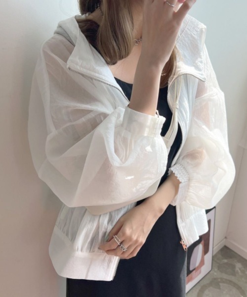 Belle Cie(ベルシー)の「ふわっと透け感フード付きシアーブルゾン(その他トップス・レディース・ブラック/サックスブルー/ホワイト/グレー/ネイビー/ゴールド/ミント・FREE)」の10枚目の写真