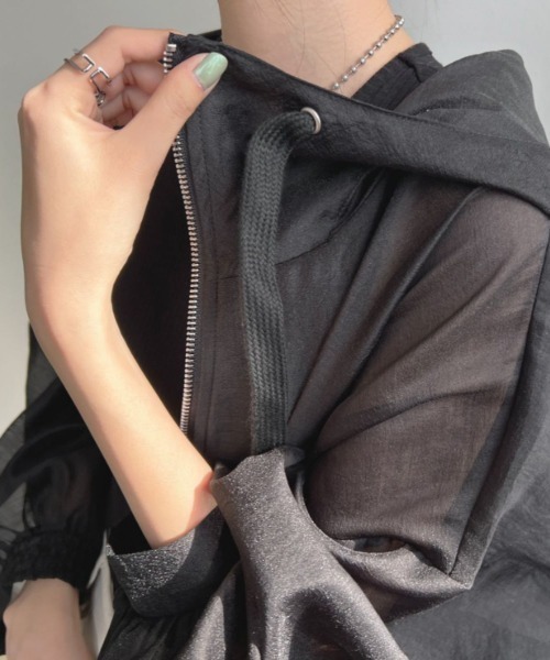 Belle Cie(ベルシー)の「ふわっと透け感フード付きシアーブルゾン(その他トップス・レディース・ブラック/サックスブルー/ホワイト/グレー/ネイビー/ゴールド/ミント・FREE)」の20枚目の写真