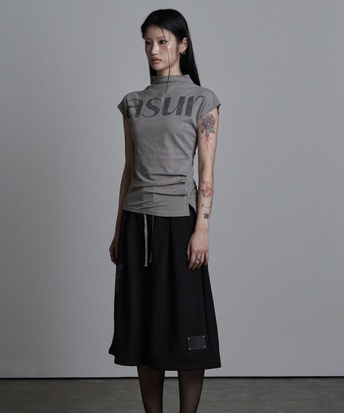 as you are(アズユーアー)の「◇ASYOUARE◇サイド スナップ ハーフ ネック Tシャツ SIDE SNAP HALF NECK T-SHIRT(Tシャツ/カットソー・レディース・ブラック/グレー/チャコール・FREE)」の16枚目の写真