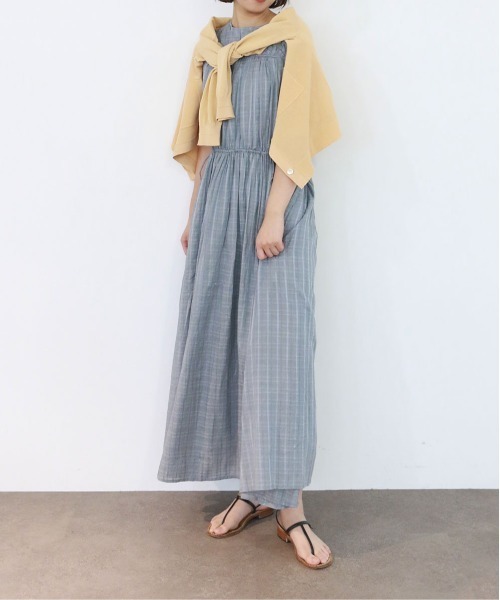 Marilyn Moon(マリリンムーン)の「16G paper knit cocoon sleeve cardigan(カーディガン/ボレロ・レディース・サックスブルー/オレンジ系その他/オフホワイト/ブラック・FREE)」の11枚目の写真