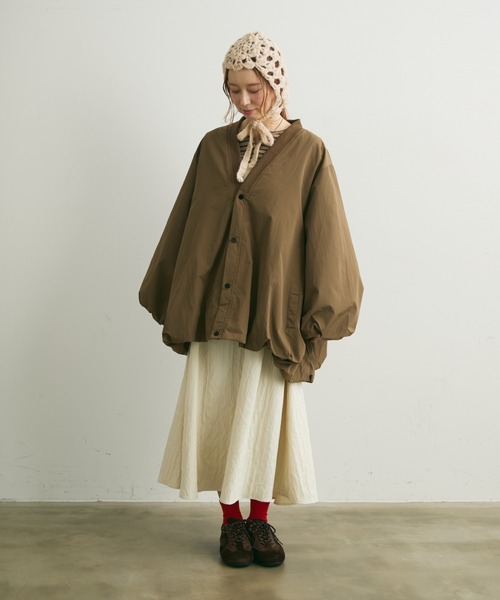 Crisp（クリスプ）の「Vネックバルーンライトジャケット（ブルゾン・レディース・ブラック/カーキ・FREE）」の4枚目の写真