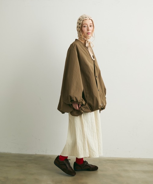 Crisp（クリスプ）の「Vネックバルーンライトジャケット（ブルゾン・レディース・ブラック/カーキ・FREE）」の6枚目の写真