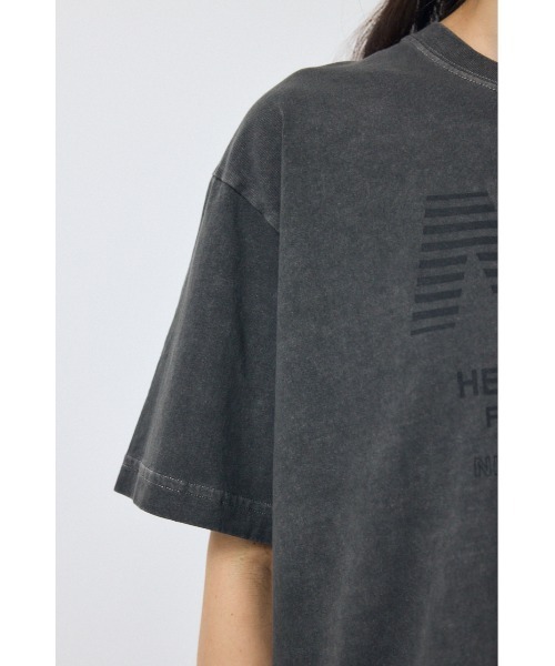 AZUL by moussy(アズールバイマウジー)の「NACピグメントプリントTシャツ(Tシャツ/カットソー・レディース・ベージュ/ライトブラック/オフホワイト・FREE)」の8枚目の写真