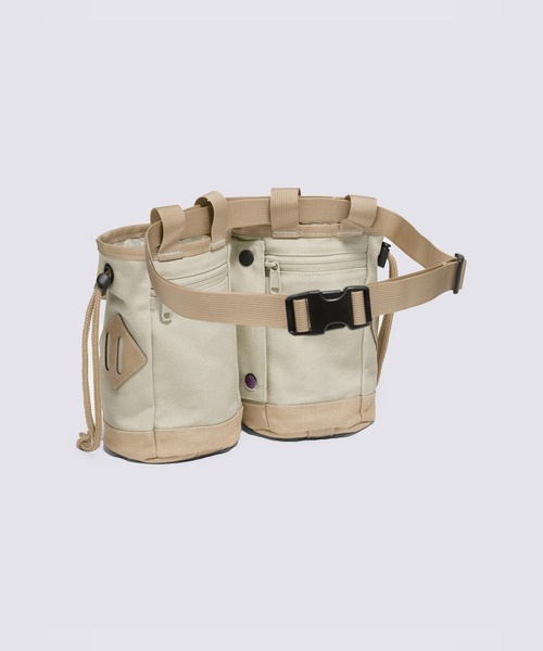 VANS(バンズ)の「NICOLE MCLAUGHLIN チョークバッグ / LX Nicole M Chalk Bag NICOLE M VN000KBH2N11(ショルダーバッグ・メンズ・ベージュ・ONE SIZE)」の2枚目の写真