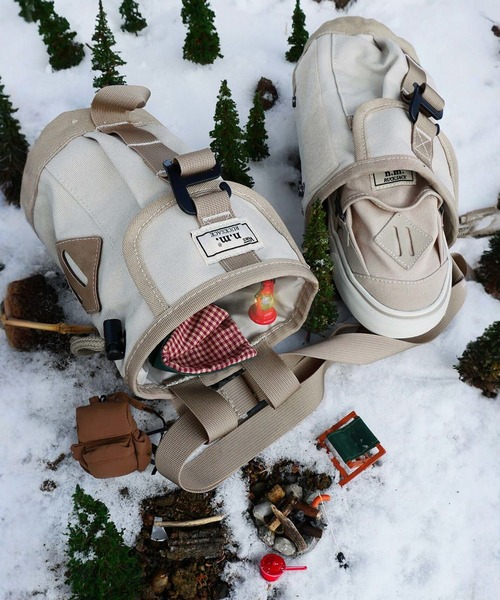 VANS(バンズ)の「NICOLE MCLAUGHLIN チョークバッグ / LX Nicole M Chalk Bag NICOLE M VN000KBH2N11(ショルダーバッグ・メンズ・ベージュ・ONE SIZE)」の5枚目の写真