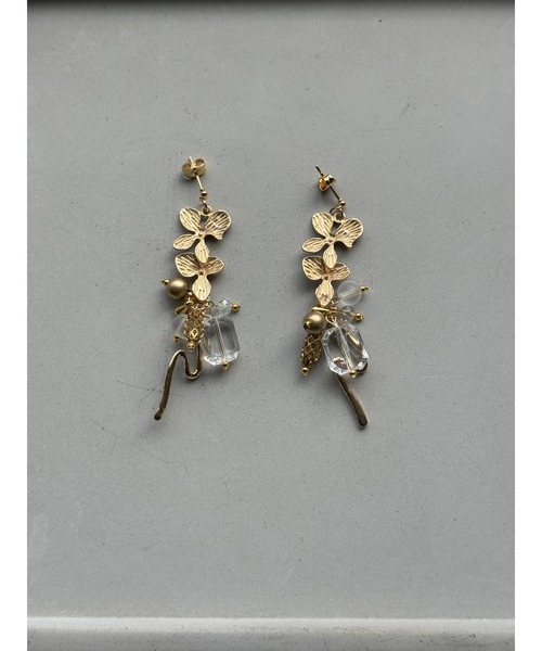 tone（トーン）の「【musk】マットゴールドの二連フラワーピアス(MA)（ピアス（両耳用）・レディース・ゴールド・FREE）」の2枚目の写真