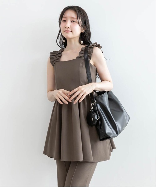 RANDA(ランダ)の「ペプラムトップスセットフレアパンツ(パンツドレス・レディース・ブラウン/ホワイト×ブラック/グレー・0/1)」の4枚目の写真
