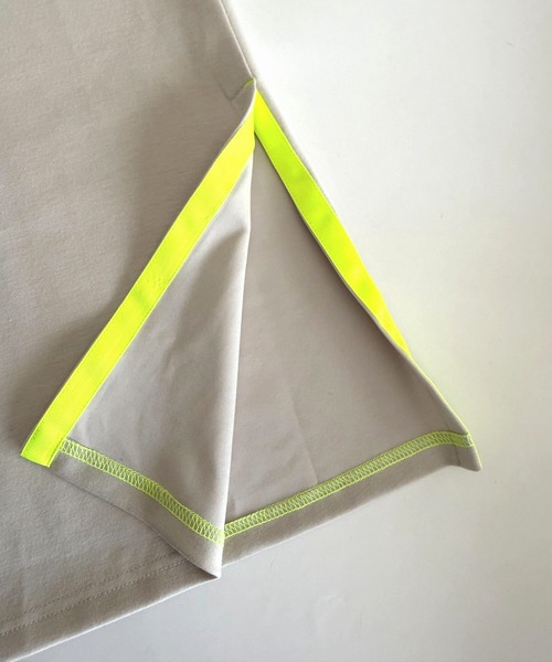 Q(キュー)の「サイドスリットフレアスカート(スカート・レディース・ライトベージュ・MEDIUM)」の4枚目の写真