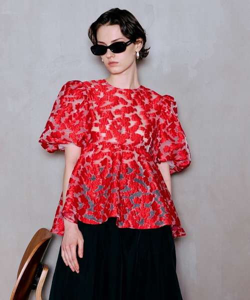 MAISON SPECIAL（メゾンスペシャル）の「Sheer Flower Jacquard Blouse/シアーフラワージャガードブラウス（シャツ/ブラウス・レディース・レッド/ブラック/マルチ・FREE）」の5枚目の写真