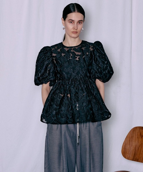 MAISON SPECIAL（メゾンスペシャル）の「Sheer Flower Jacquard Blouse/シアーフラワージャガードブラウス（シャツ/ブラウス・レディース・レッド/ブラック/マルチ・FREE）」の10枚目の写真