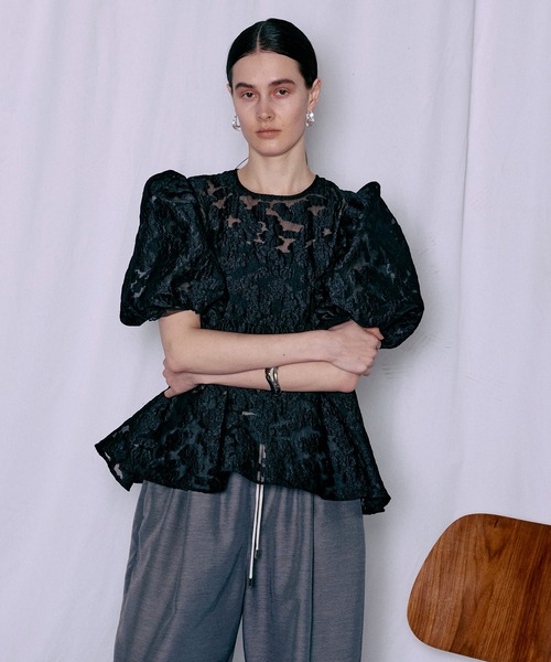 MAISON SPECIAL（メゾンスペシャル）の「Sheer Flower Jacquard Blouse/シアーフラワージャガードブラウス（シャツ/ブラウス・レディース・レッド/ブラック/マルチ・FREE）」の11枚目の写真