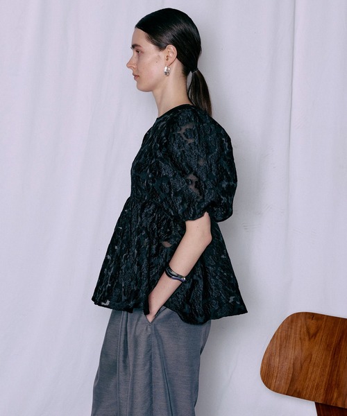 MAISON SPECIAL（メゾンスペシャル）の「Sheer Flower Jacquard Blouse/シアーフラワージャガードブラウス（シャツ/ブラウス・レディース・レッド/ブラック/マルチ・FREE）」の12枚目の写真