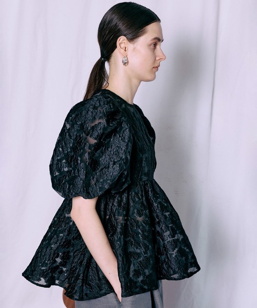 MAISON SPECIAL（メゾンスペシャル）の「Sheer Flower Jacquard Blouse/シアーフラワージャガードブラウス（シャツ/ブラウス・レディース・レッド/ブラック/マルチ・FREE）」の13枚目の写真