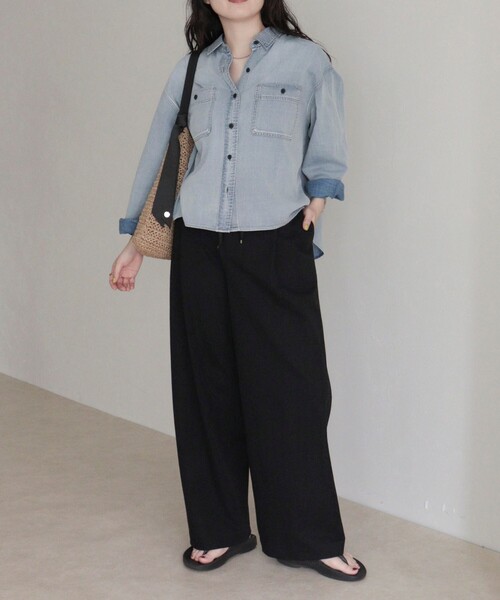 fredy emue(フレディエミュ)の「シアーデニムクロップドシャツ(シャツ/ブラウス・レディース・サックスブルー/ネイビー・38)」の3枚目の写真