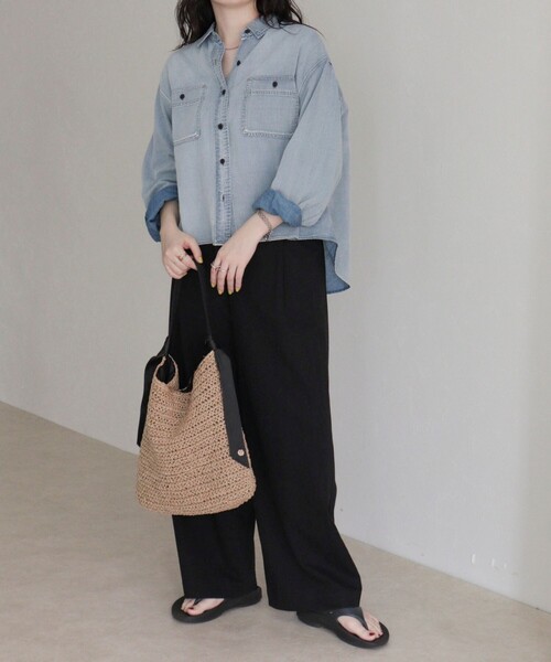 fredy emue(フレディエミュ)の「シアーデニムクロップドシャツ(シャツ/ブラウス・レディース・サックスブルー/ネイビー・38)」の4枚目の写真