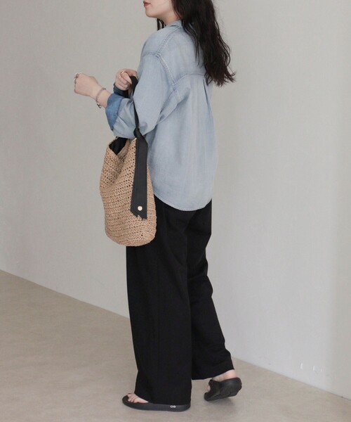 fredy emue(フレディエミュ)の「シアーデニムクロップドシャツ(シャツ/ブラウス・レディース・サックスブルー/ネイビー・38)」の6枚目の写真