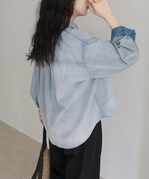 fredy emue(フレディエミュ)の「シアーデニムクロップドシャツ(シャツ/ブラウス・レディース・サックスブルー/ネイビー・38)」の9枚目の写真