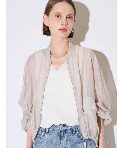 ELENDEEK（エレンディーク）の「BACK TUCK SHEER BZ（ブルゾン・レディース・ブラック/ベージュ・FREE）」の2枚目の写真