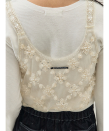 Sorry,Too Much Love（ソーリートゥーマッチラブ）の「Floral Beaded Lace Top_Cream（ベスト）」