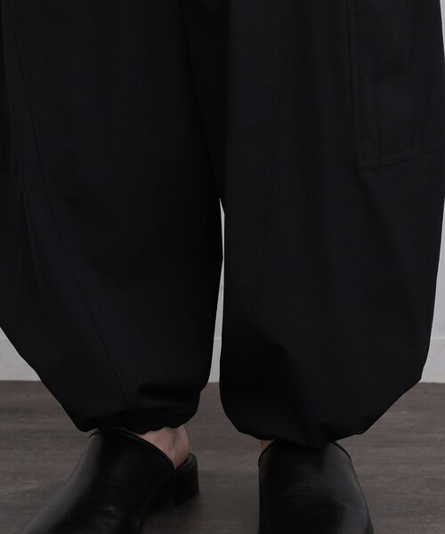 tk.TAKEO KIKUCHI（ティーケータケオキクチ）の「カッティングカーゴパンツ（その他パンツ・メンズ・オフホワイト/ブラック/カーキ・01/03/02）」の4枚目の写真