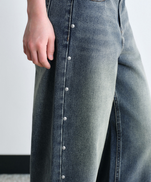 MUSINSA STANDARD WOMAN（ムシンサスタンダードウーマン）の「ウィメンズスタッズワイドデニムパンツ[ラスティブルー]（デニムパンツ・レディース・その他・30/24/25/26/27/28/29）」の8枚目の写真