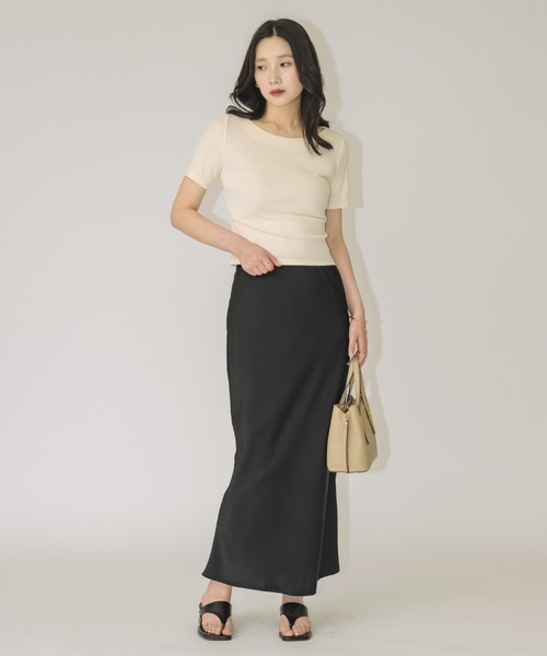 NEUNA(ヌナ)の「【カジュアルに、上品な存在感を。】エンブレムロゴT(Tシャツ/カットソー・レディース・ブラック/アイボリー・FREE)」の14枚目の写真
