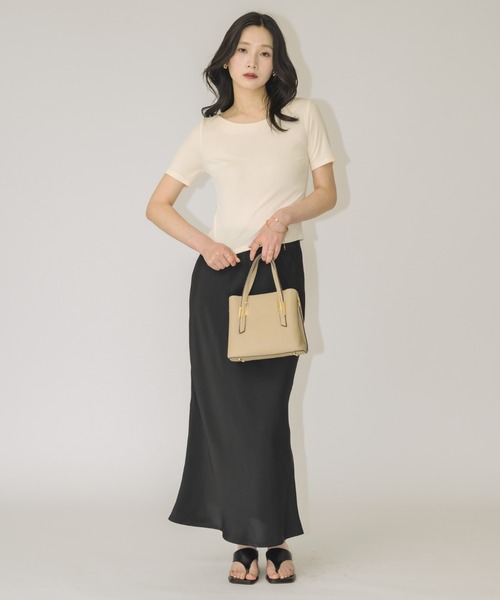 NEUNA(ヌナ)の「【カジュアルに、上品な存在感を。】エンブレムロゴT(Tシャツ/カットソー・レディース・ブラック/アイボリー・FREE)」の15枚目の写真
