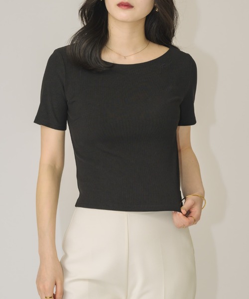 NEUNA(ヌナ)の「【カジュアルに、上品な存在感を。】エンブレムロゴT(Tシャツ/カットソー・レディース・ブラック/アイボリー・FREE)」の6枚目の写真