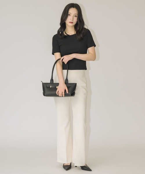 NEUNA(ヌナ)の「【カジュアルに、上品な存在感を。】エンブレムロゴT(Tシャツ/カットソー・レディース・ブラック/アイボリー・FREE)」の18枚目の写真