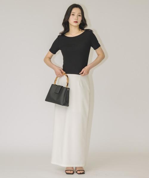 NEUNA(ヌナ)の「【カジュアルに、上品な存在感を。】エンブレムロゴT(Tシャツ/カットソー・レディース・ブラック/アイボリー・FREE)」の21枚目の写真
