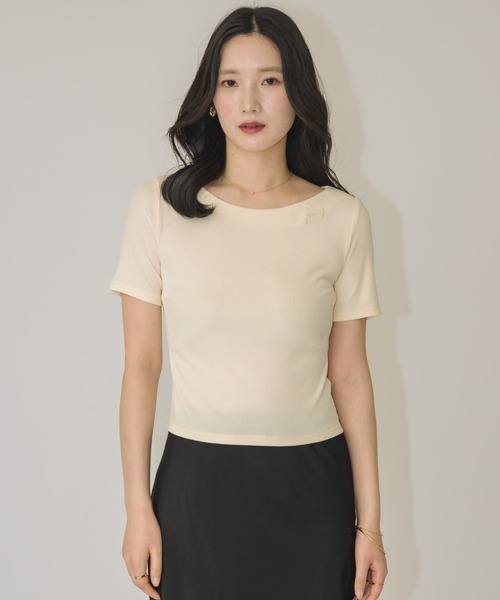 NEUNA(ヌナ)の「【カジュアルに、上品な存在感を。】エンブレムロゴT(Tシャツ/カットソー・レディース・ブラック/アイボリー・FREE)」の7枚目の写真