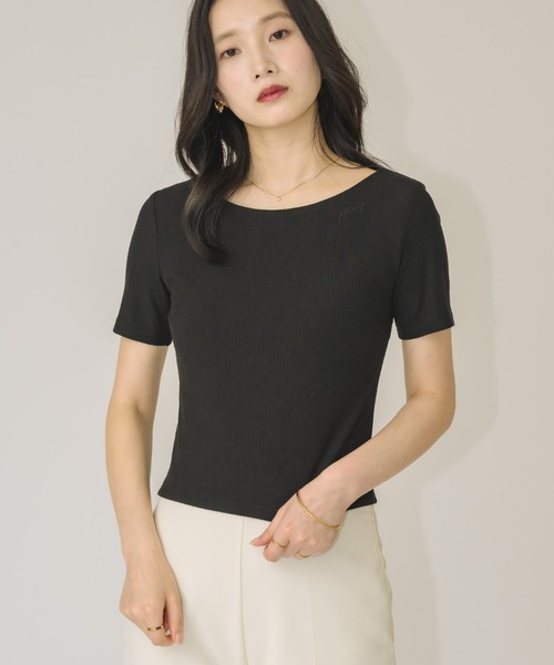 NEUNA(ヌナ)の「【カジュアルに、上品な存在感を。】エンブレムロゴT(Tシャツ/カットソー・レディース・ブラック/アイボリー・FREE)」の3枚目の写真