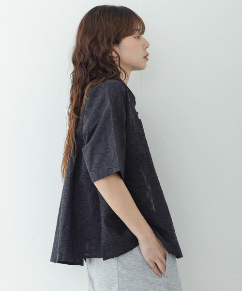 URBAN RESEARCH Sonny Label(アーバンリサーチサニーレーベル)の「ボタニカル柄コットンジャガードシャツ(シャツ/ブラウス・レディース・ブラウン/アイボリー/ブラック・FREE)」の15枚目の写真