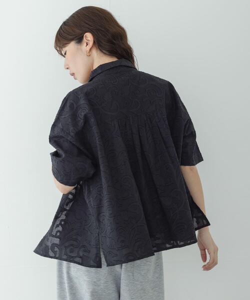 URBAN RESEARCH Sonny Label(アーバンリサーチサニーレーベル)の「ボタニカル柄コットンジャガードシャツ(シャツ/ブラウス・レディース・ブラウン/アイボリー/ブラック・FREE)」の16枚目の写真