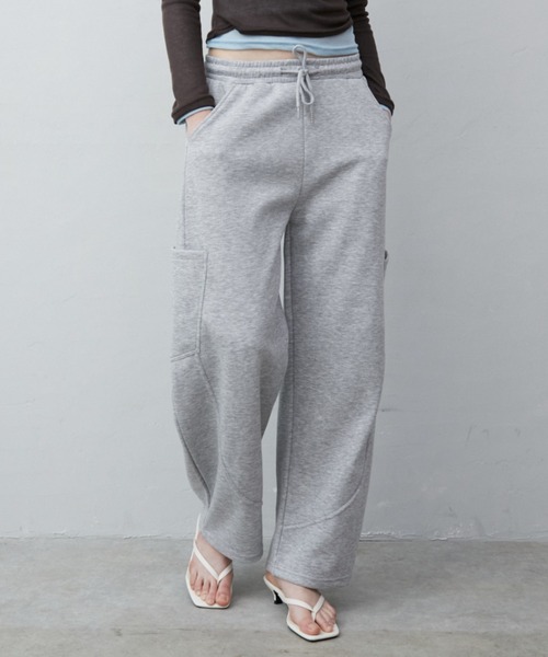 Rohwel（ローウェル）の「Curve Wide Sweat Pants / カーブワイドスウェットパンツ（スウェットパンツ・レディース・パープル/ブラック/グレー・FREE）」の3枚目の写真