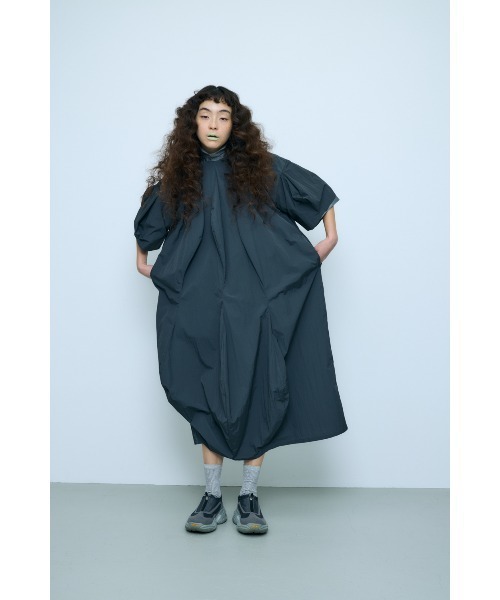 nagonstans（ナゴンスタンス）の「flow dress（ワンピース・レディース・ダークグレー/ブラック・SMALL/MEDIUM）」の4枚目の写真