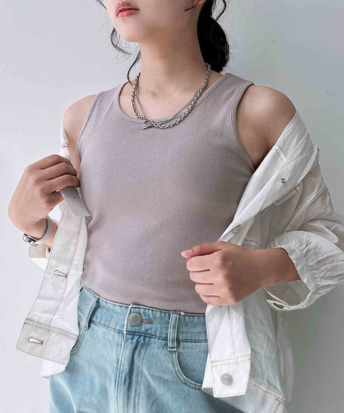 AS KNOW AS plus（アズノゥアズプラス）の「◯ UVカット＆接触冷感  裾スリットタンクトップ（タンクトップ・レディース・グレイッシュベージュ/ブルーグレー/ブラック/ホワイト×ブラック/オフホワイト・FREE）」の5枚目の写真