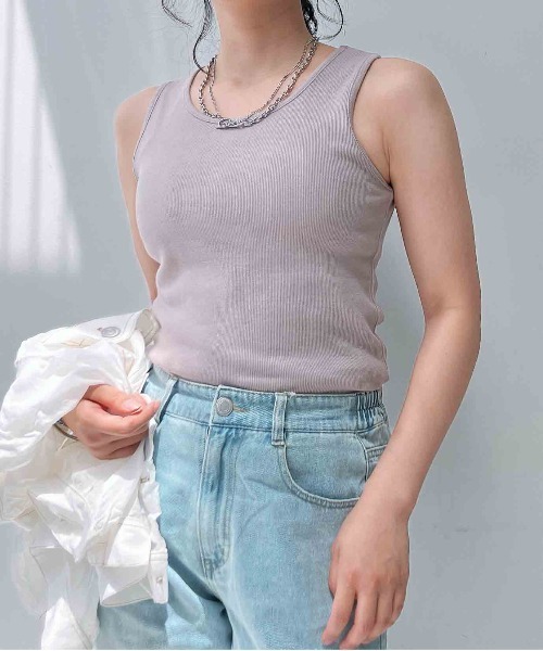 AS KNOW AS plus（アズノゥアズプラス）の「◯ UVカット＆接触冷感  裾スリットタンクトップ（タンクトップ・レディース・グレイッシュベージュ/ブルーグレー/ブラック/ホワイト×ブラック/オフホワイト・FREE）」の11枚目の写真