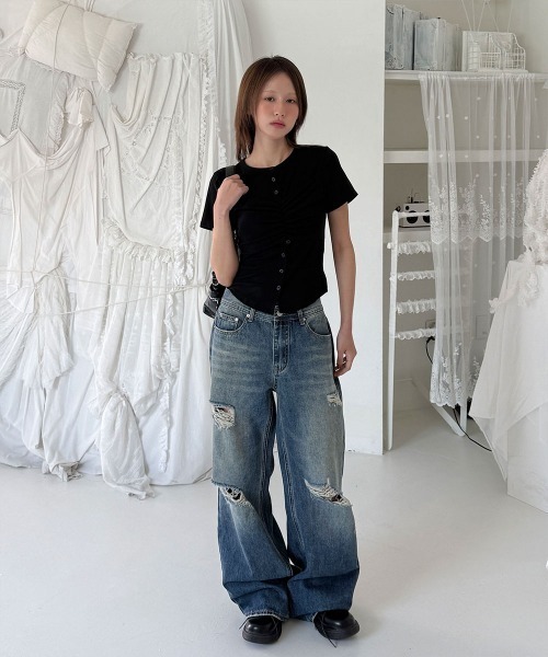 4INT.(フォイント)の「ダメージ ウォッシュド デニム ワイド パンツ(デニムパンツ・レディース・ブルー・L/M/S)」の2枚目の写真