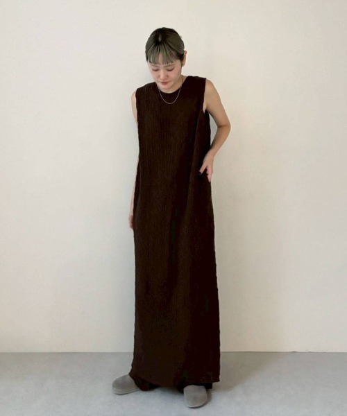 anuke(アンヌーク)の「Sleeveless Shirring Onepiece(ワンピース・レディース・ブラウン/ライトグリーン/ブラック・36inch/38inch)」の4枚目の写真