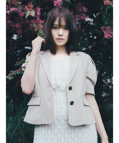 LILY BROWN(リリーブラウン)の「【LUMISHADE】 ハーフスリーブジャケット(テーラードジャケット・レディース・ミント/ベージュ/ネイビー・F)」の2枚目の写真