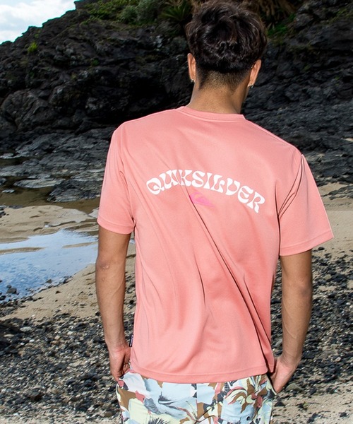 Quiksilver(クイックシルバー)の「QUIKSILVER メンズ URBAN LOGO SS 半袖Tシャツ 速乾 UPF50+ ドライタッチ【2026年夏モデル】(Tシャツ/カットソー・メンズ・ホワイト/ブラック/ピンク・X-LARGE/LARGE/MEDIUM)」の3枚目の写真