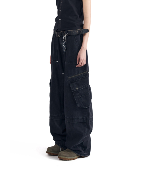 AAKAM(アーカム)の「Knee Incision Zippered Cargo Pants (Black)(その他パンツ・レディース・その他・1/2)」の1枚目の写真
