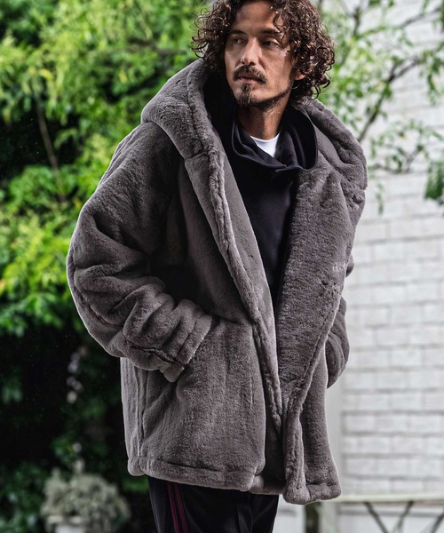 CAMBIO(カンビオ)の「mj11656- Short Fake Fur Hooded Poncho フードポンチョ(MIU-262-003)(その他アウター・メンズ・ブラック/チャコール・L/M/S)」の2枚目の写真